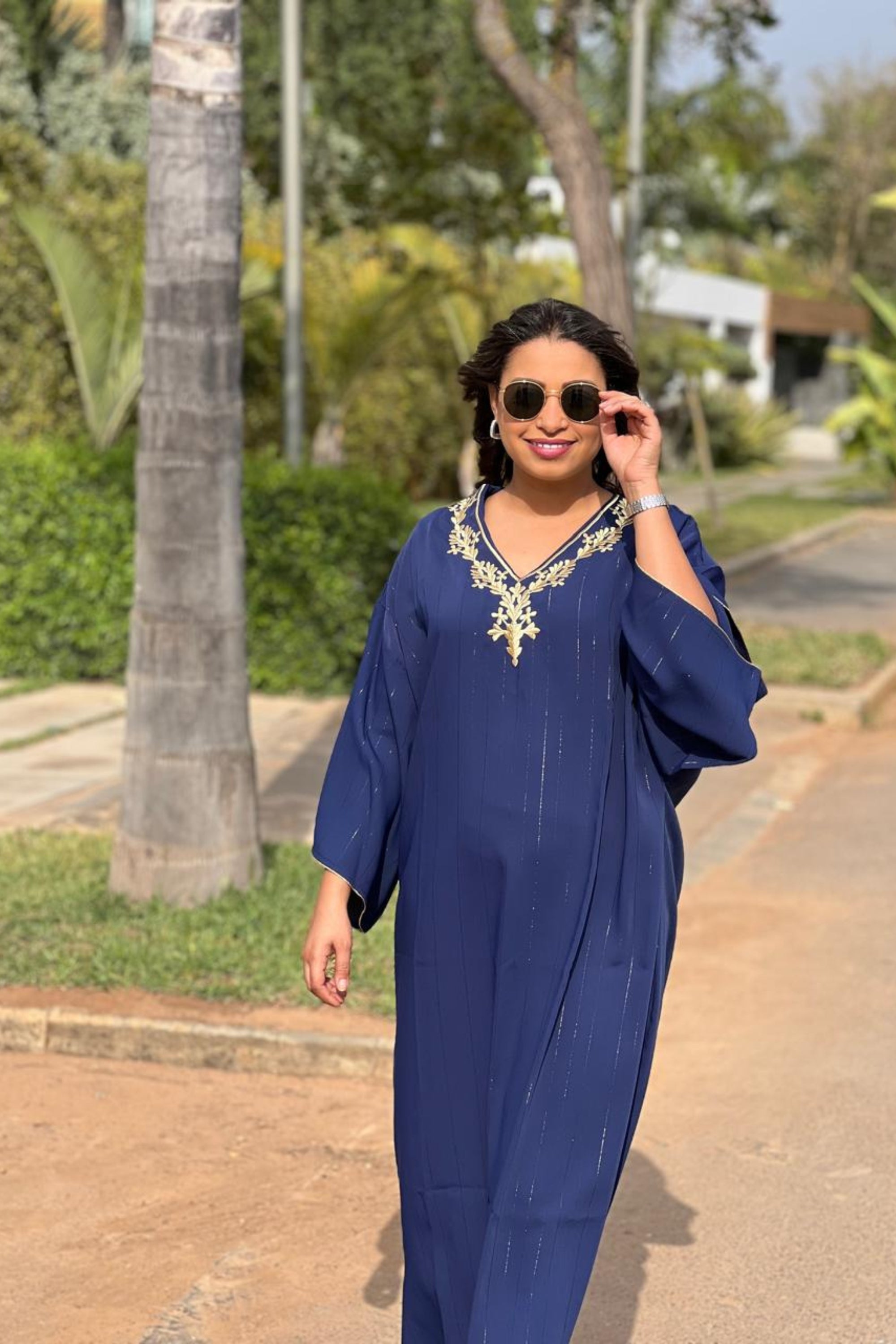 Gandoura bleu marine avec broderie dorée