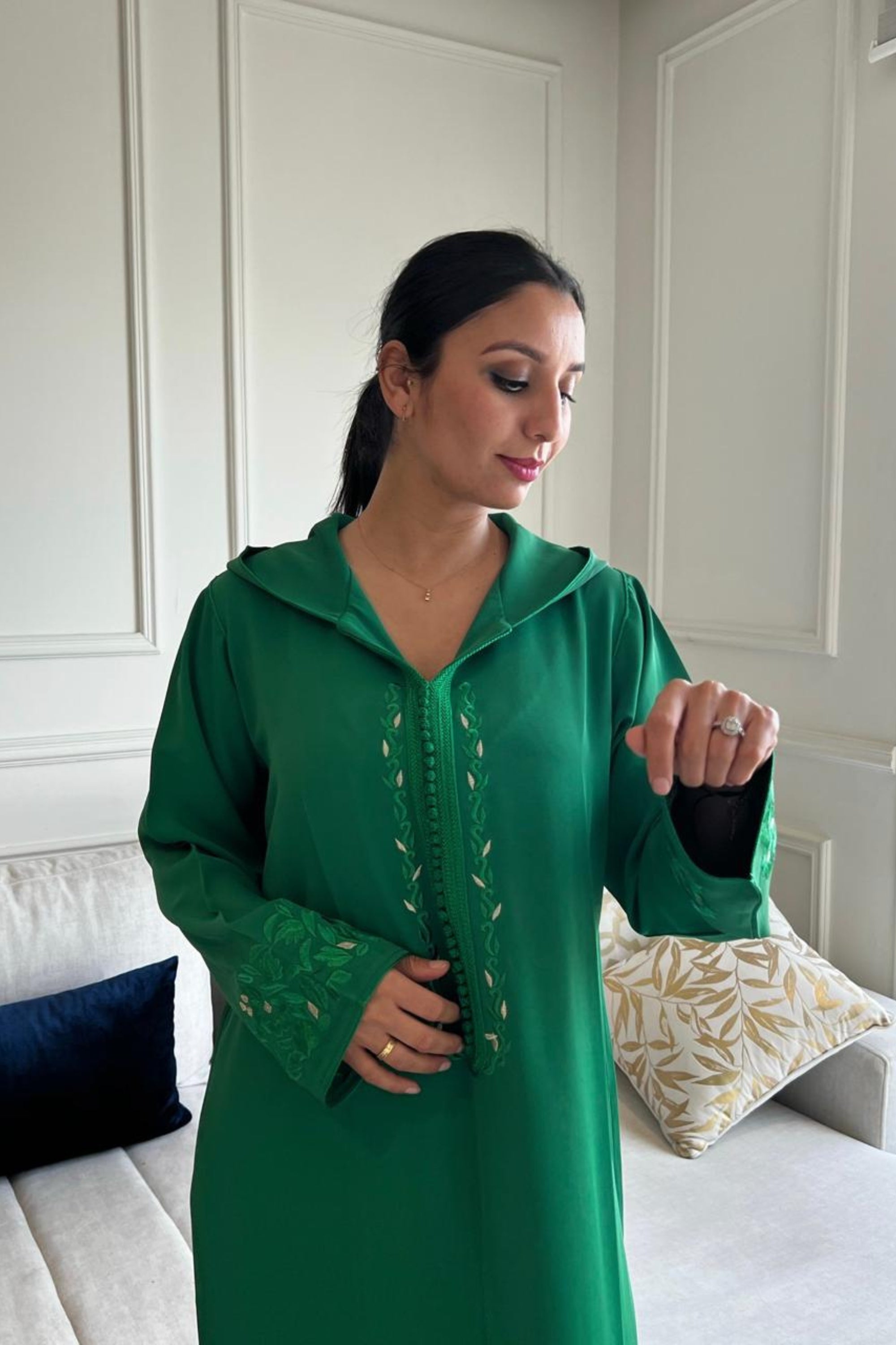 Jellaba Minimaliste verte avec Broderies Subtiles