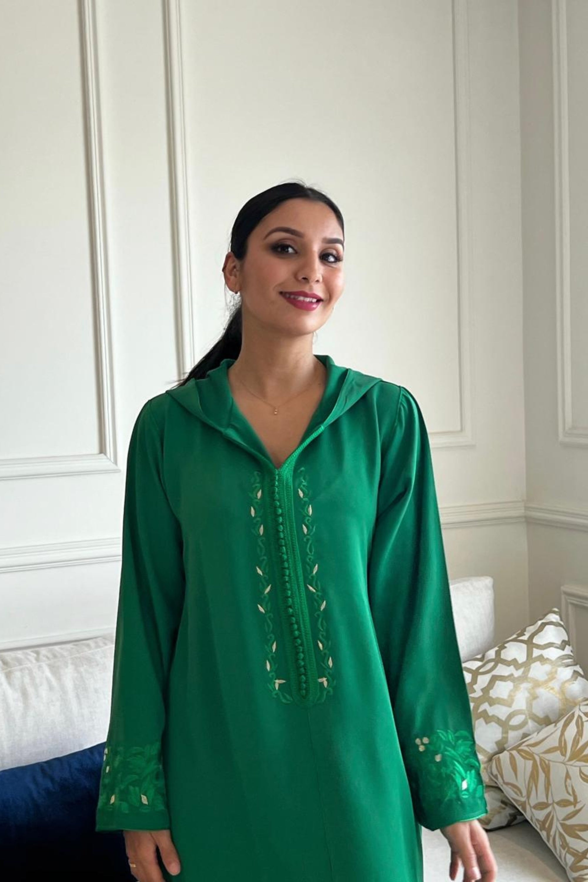 Jellaba Minimaliste verte avec Broderies Subtiles