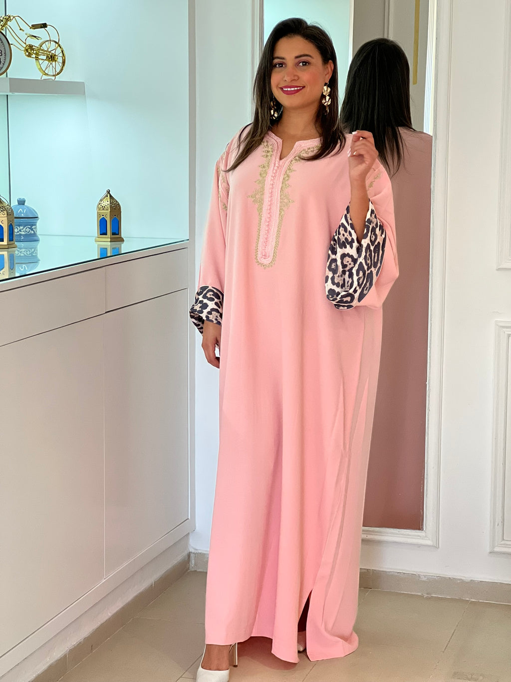 Gandoura Rose Poudrée avec Détails Léopard et Broderies