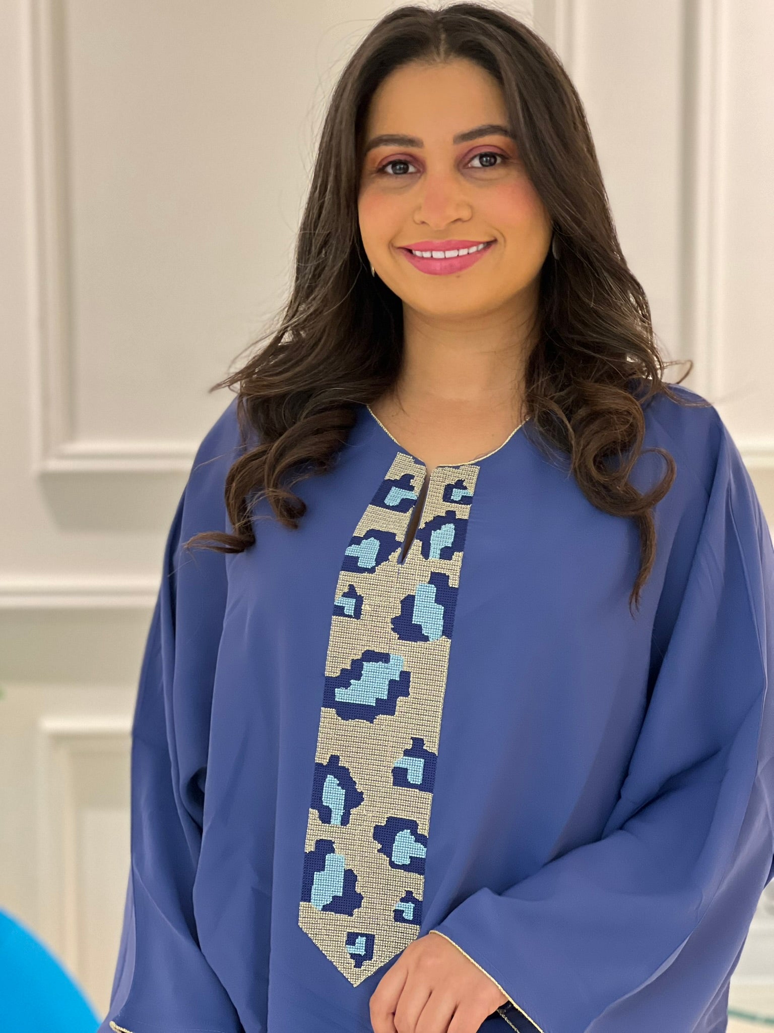 Gandoura Bleu avec Détails Brodés – Élégance et Modernité