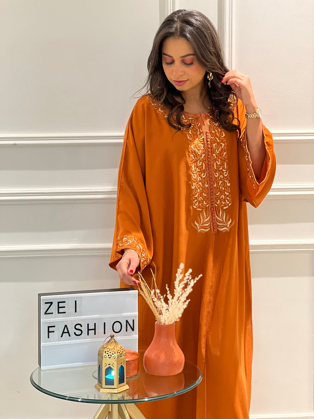 Gandoura Marocaine Élégante – Couleur Terracotta & Broderies Fines