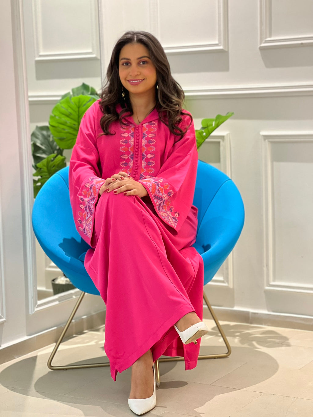 Jellaba Marocaine Rose avec Broderies  – Élégance et Confort